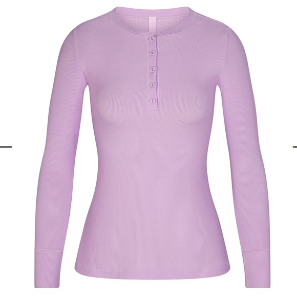 SKIMS soft Lounge Long Sleeve Henley Top - Color Sugar Plum - XXS - Picture 1 of 9